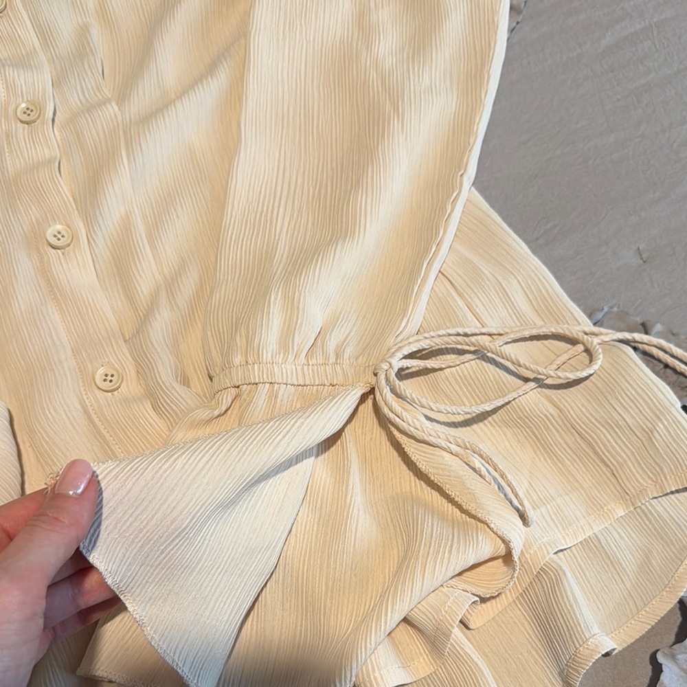 Kittenish Cream Button-Down Ruffle Hem Blouse NWOT - Picture 3 of 7
